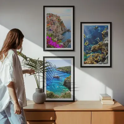 Gerahmtes Bilderset mit Meerblick und farbenfrohen Häusern