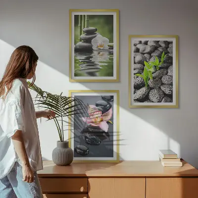 Gerahmtes Bilderset ruhige Zen-Komposition mit Blumen und Wasser