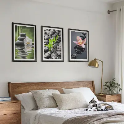 Gerahmtes Bilderset ruhige Zen-Komposition mit Blumen und Wasser