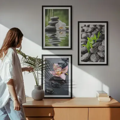 Gerahmtes Bilderset ruhige Zen-Komposition mit Blumen und Wasser