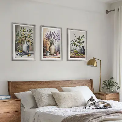 Gerahmtes Bilderset mit Olivenblüten in Vasen als Hintergrundmotiv