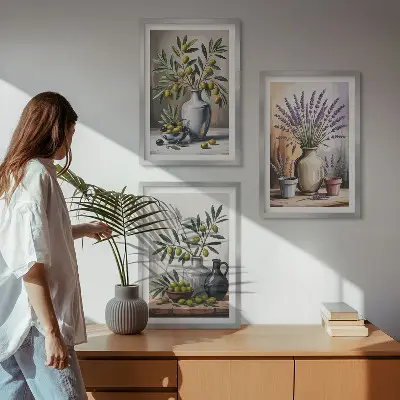 Gerahmtes Bilderset mit Olivenblüten in Vasen als Hintergrundmotiv