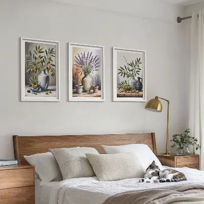 Gerahmtes Bilderset mit Olivenblüten in Vasen als Hintergrundmotiv