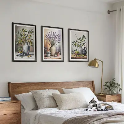 Gerahmtes Bilderset mit Olivenblüten in Vasen als Hintergrundmotiv