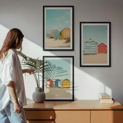 Gerahmtes Bilderset mit bunten Häusern, Strand und Sonne
