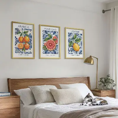 Gerahmtes Bilderset mit italienischen Zitrus-Modeplakaten
