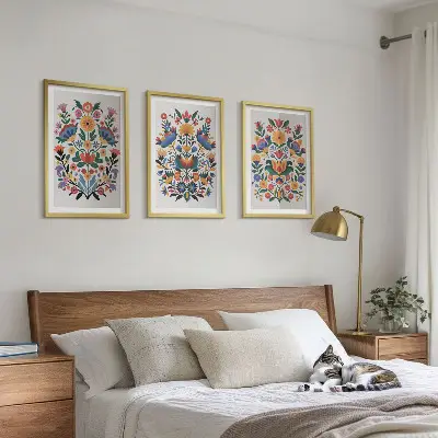 Gerahmtes Bilderset mit Blumenmuster in intensiven Farben