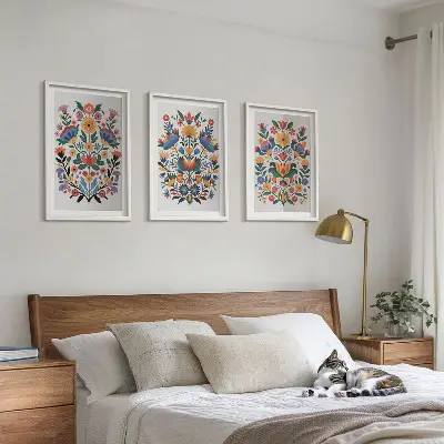 Gerahmtes Bilderset mit Blumenmuster in intensiven Farben