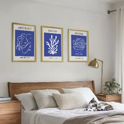 Stilvolle blaue Poster 3er-Set mit Rahmen
