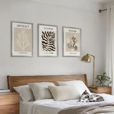 Gerahmtes Bilderset mit beige-braunem Pflanzenmuster