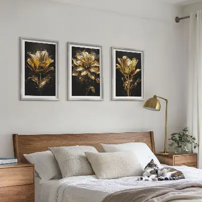 Bilder-3er-Set mit Rahmen und Motiv gelbe Blüten auf dunklem Hintergrund