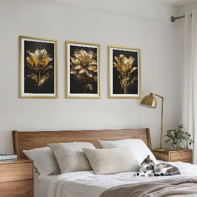 Bilder-3er-Set mit Rahmen und Motiv gelbe Blüten auf dunklem Hintergrund