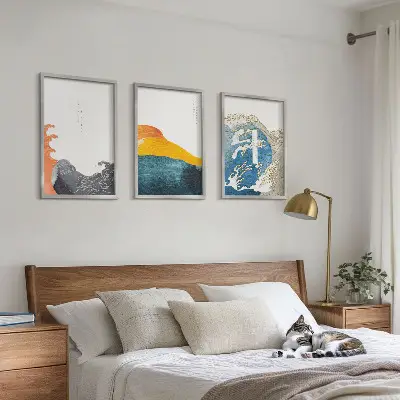 Gerahmtes Bilderset mit japanischen Wellenmotiven im Grafikstil