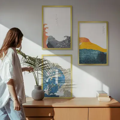 Gerahmtes Bilderset mit japanischen Wellenmotiven im Grafikstil