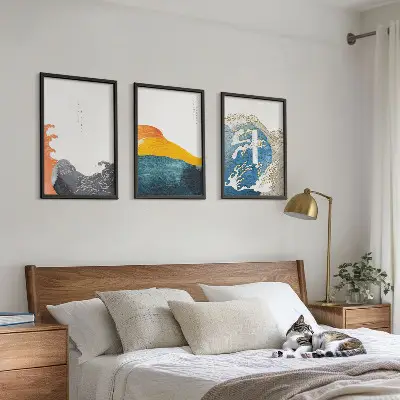 Gerahmtes Bilderset mit japanischen Wellenmotiven im Grafikstil