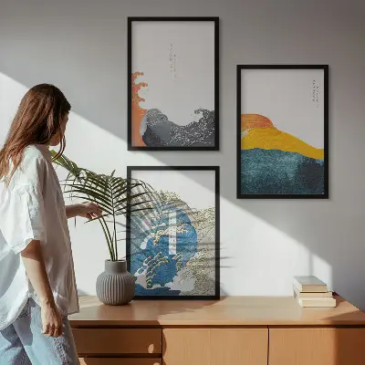Gerahmtes Bilderset mit japanischen Wellenmotiven im Grafikstil