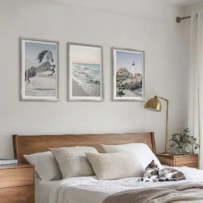 Gerahmtes Bilderset mit Motiven von Pferden, Strand, Leuchtturm und Wellen
