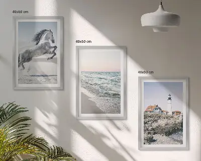Gerahmtes Bilderset mit Motiven von Pferden, Strand, Leuchtturm und Wellen