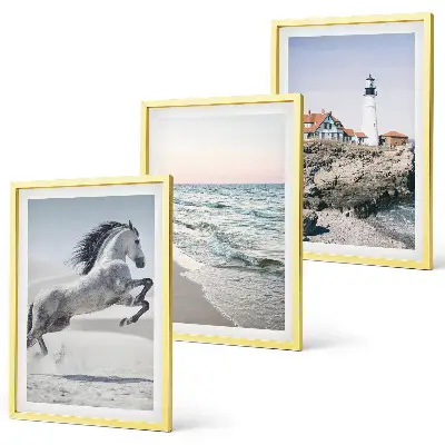 Gerahmtes Bilderset mit Motiven von Pferden, Strand, Leuchtturm und Wellen