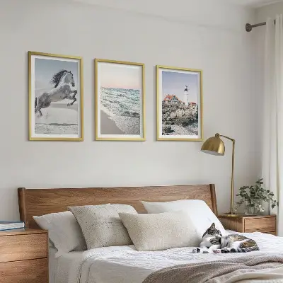 Gerahmtes Bilderset mit Motiven von Pferden, Strand, Leuchtturm und Wellen