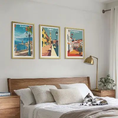 Gerahmtes Bilderset mit Retro-Stadtillustrationen