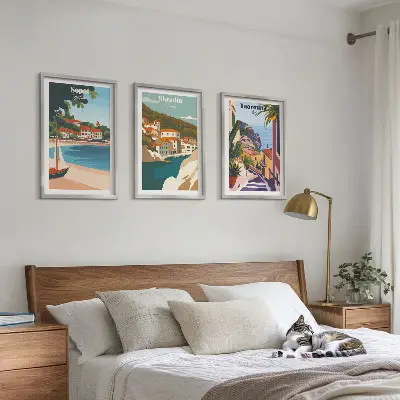 3er-Set Illustrationen von Küstenstädten mit passendem Bilderrahmen