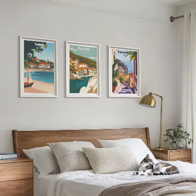 3er-Set Illustrationen von Küstenstädten mit passendem Bilderrahmen
