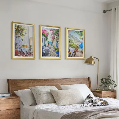 3er-Set Bilder mit Rahmen mit Motiven von charmanten Straßen, Pflanzen und dem Meer