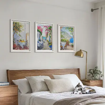 3er-Set Bilder mit Rahmen mit Motiven von charmanten Straßen, Pflanzen und dem Meer