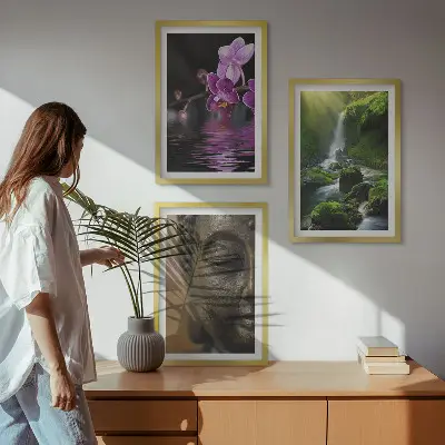 Gerahmtes Bilderset mit Motiven von Blumen, Wasserfall und Zen-Felsen