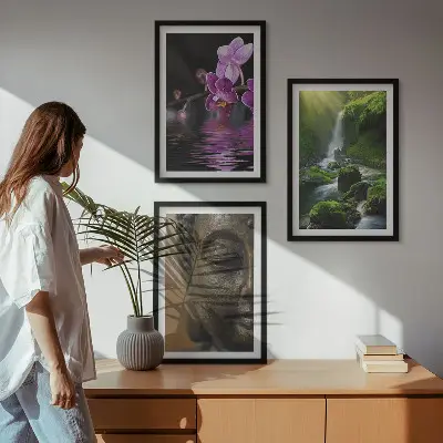 Gerahmtes Bilderset mit Motiven von Blumen, Wasserfall und Zen-Felsen