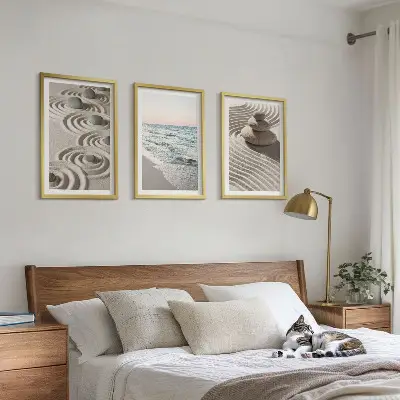 Wandbilder-Set mit Rahmen mit Motiven von Wellen Sand Wasser Steinen und Strand im 3er-Set