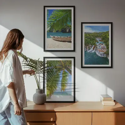 Gerahmtes Bilderset mit Motiven von Strand, Boot, Wasserfällen und Palmen
