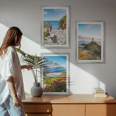 3er-Set Bilder mit Rahmen mit Motiven von Strand, Leuchtturm, Bergen und Blumen