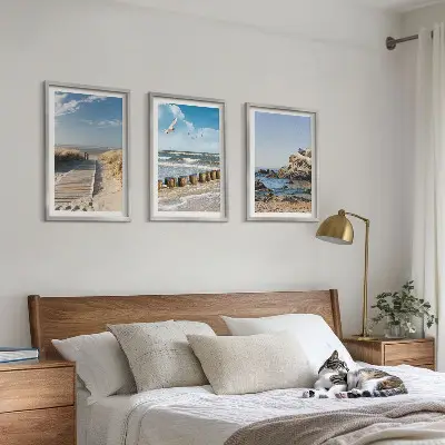 Gerahmtes Bilderset Strand mit Holzsteg und Klippen