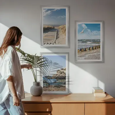 Gerahmtes Bilderset Strand mit Holzsteg und Klippen