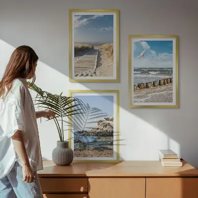 Gerahmtes Bilderset Strand mit Holzsteg und Klippen