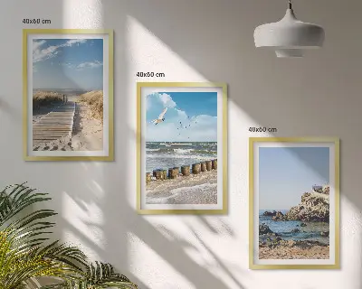 Gerahmtes Bilderset Strand mit Holzsteg und Klippen