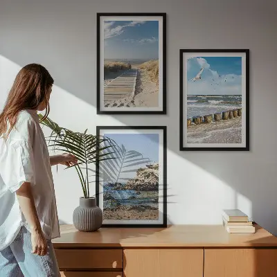 Gerahmtes Bilderset Strand mit Holzsteg und Klippen