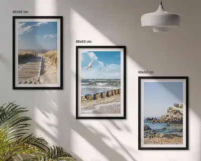 Gerahmtes Bilderset Strand mit Holzsteg und Klippen