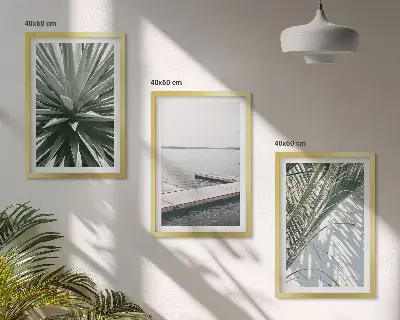 Gerahmtes Bilderset mit Palmenblättern und Holzbrücke