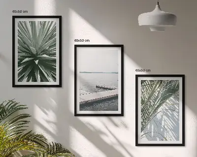 Gerahmtes Bilderset mit Palmenblättern und Holzbrücke