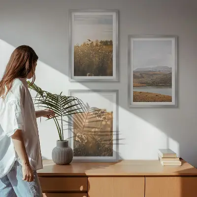 Gerahmtes Bilderset mit Landschaften von Wiesen, Bergen und einem See
