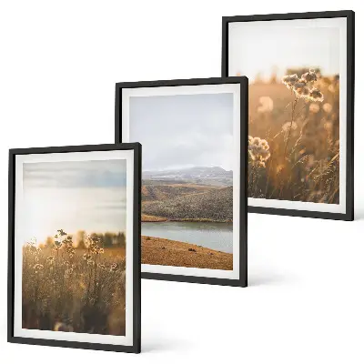Gerahmtes Bilderset mit Landschaften von Wiesen, Bergen und einem See