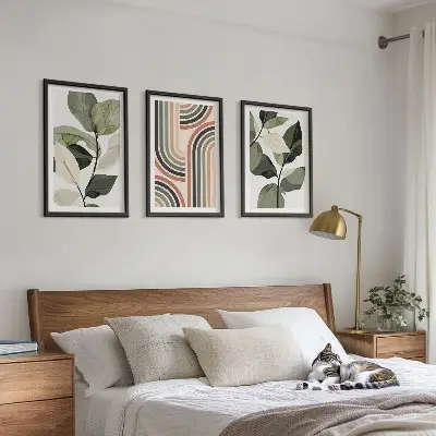 Gerahmtes Bilderset mit geometrischen Pflanzenmotiven