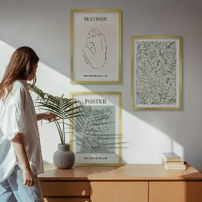 Bilder-3er-Set mit Rahmen mit Linien und Pflanzenmustern im minimalistischen Stil
