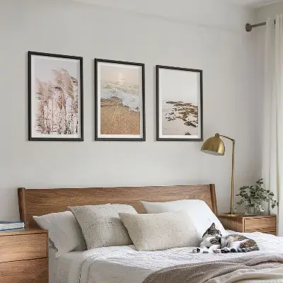 Gerahmtes Bilderset mit Strandgras, Wellen und Steinen im Boho-Stil