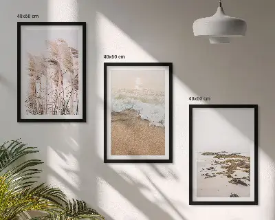 Gerahmtes Bilderset mit Strandgras, Wellen und Steinen im Boho-Stil