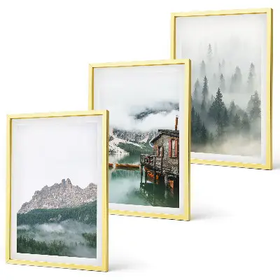 Gerahmtes Bilderset mit Bergen, See, Hütte und Nebel