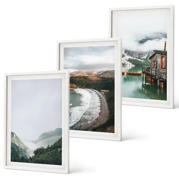 Gerahmtes Bilderset mit Motiven von Bergen Strand Wolken und Wasser